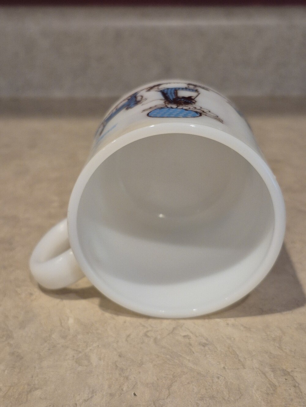 Vintage Holly Hobbie Milk Glass Mug with Blue Sunbonnet Girl and Cats 1972 - Picture 6 of 9